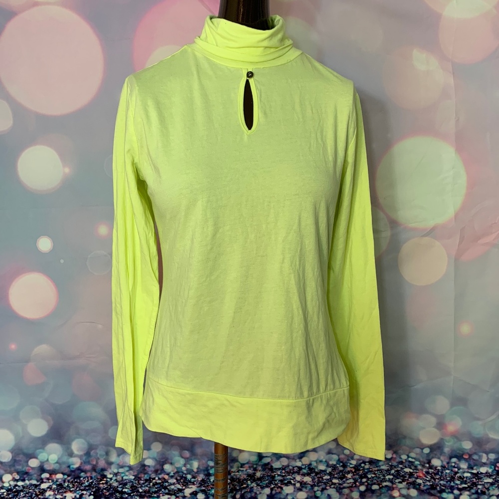Keyhole Turtleneck